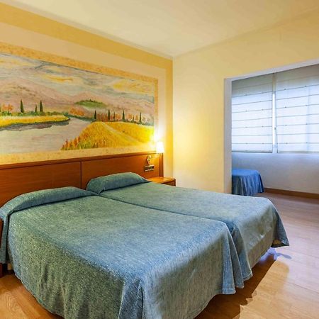 Checkin Trave Hotel Фигерас Екстериор снимка