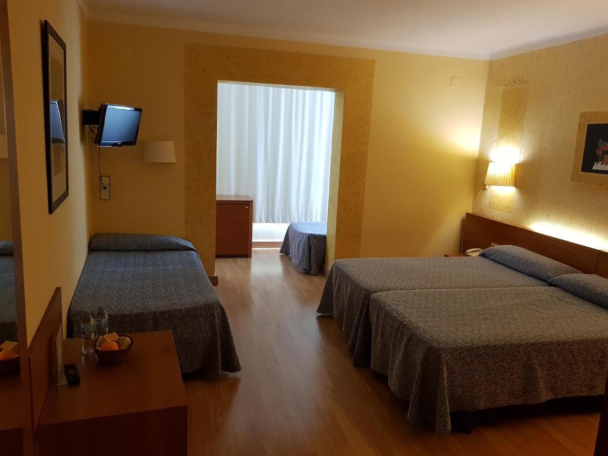 Checkin Trave Hotel Фигерас Екстериор снимка