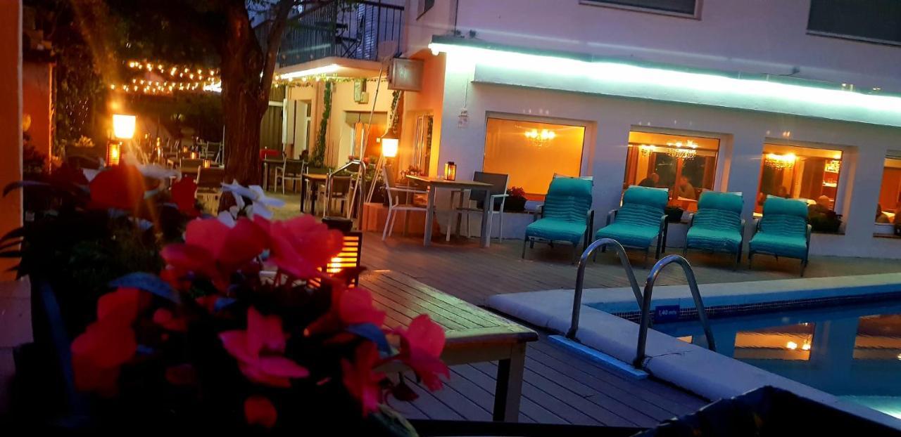 Checkin Trave Hotel Фигерас Екстериор снимка