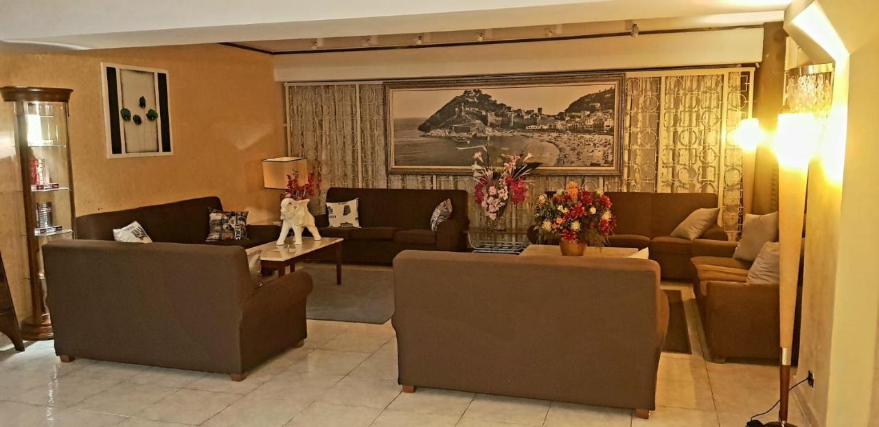 Checkin Trave Hotel Фигерас Екстериор снимка