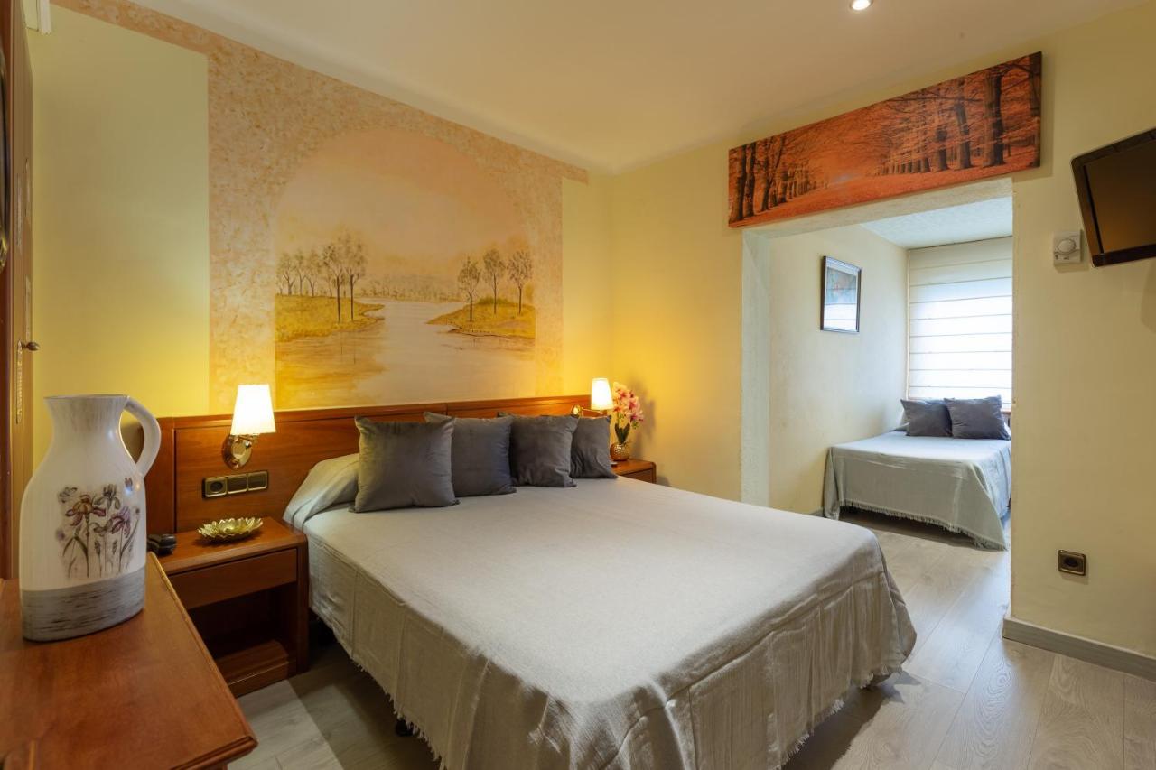 Checkin Trave Hotel Фигерас Екстериор снимка