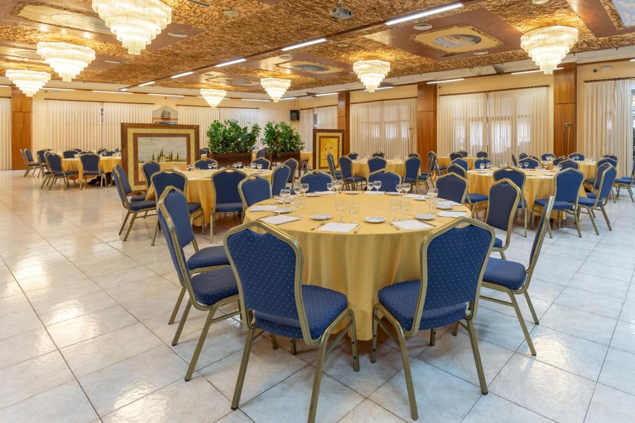 Checkin Trave Hotel Фигерас Екстериор снимка