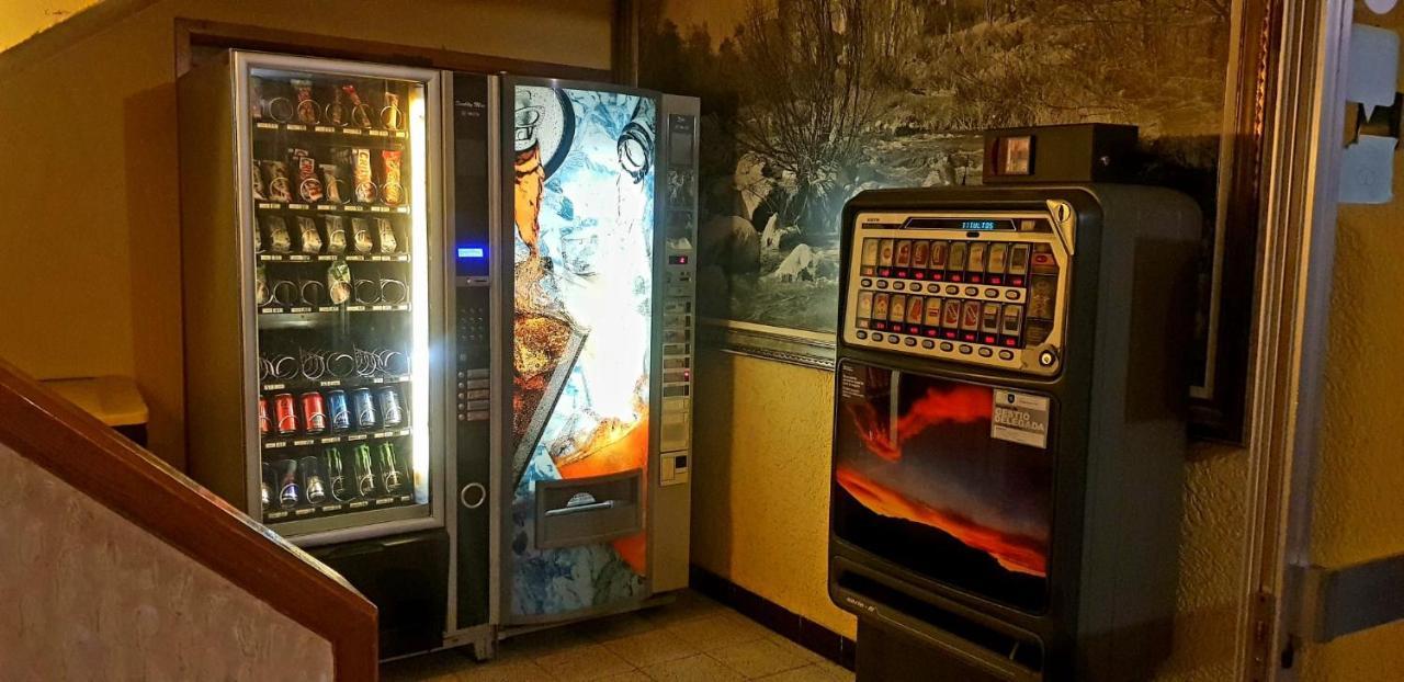 Checkin Trave Hotel Фигерас Екстериор снимка
