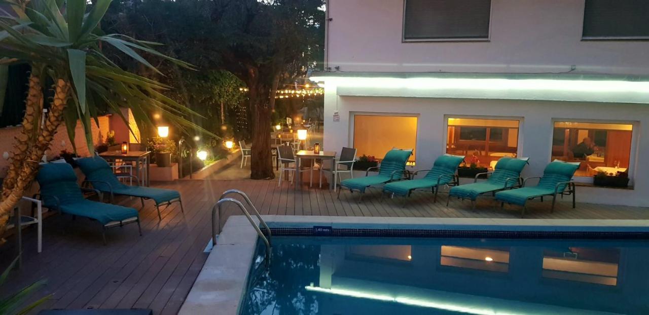 Checkin Trave Hotel Фигерас Екстериор снимка