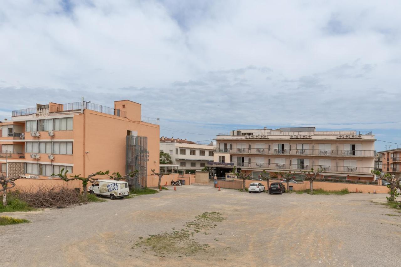 Checkin Trave Hotel Фигерас Екстериор снимка
