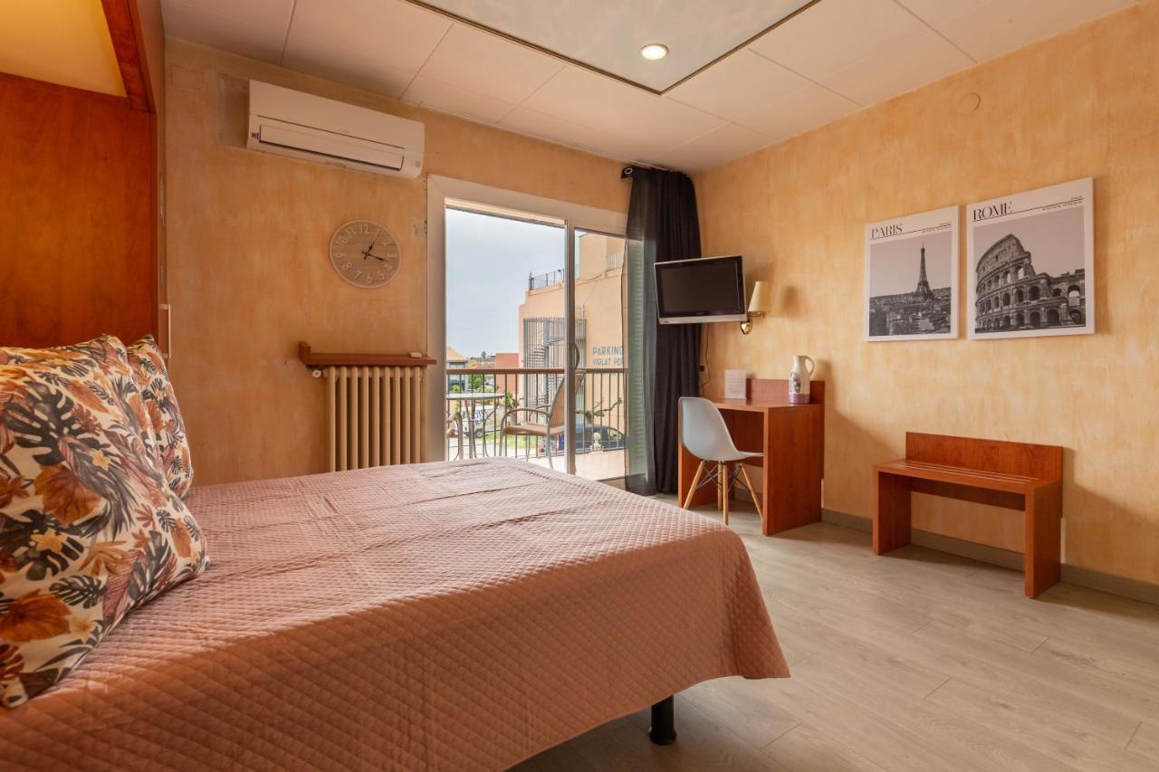 Checkin Trave Hotel Фигерас Екстериор снимка