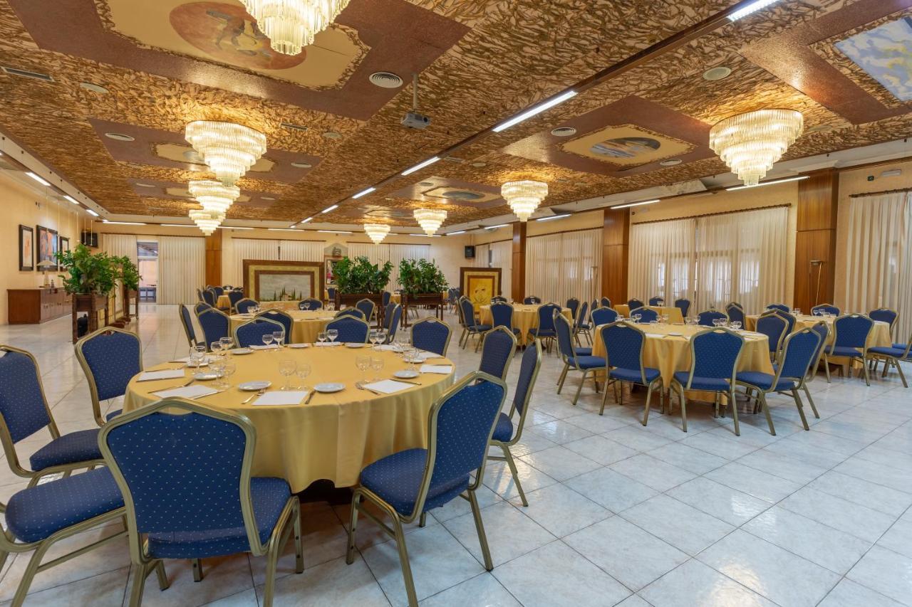 Checkin Trave Hotel Фигерас Екстериор снимка