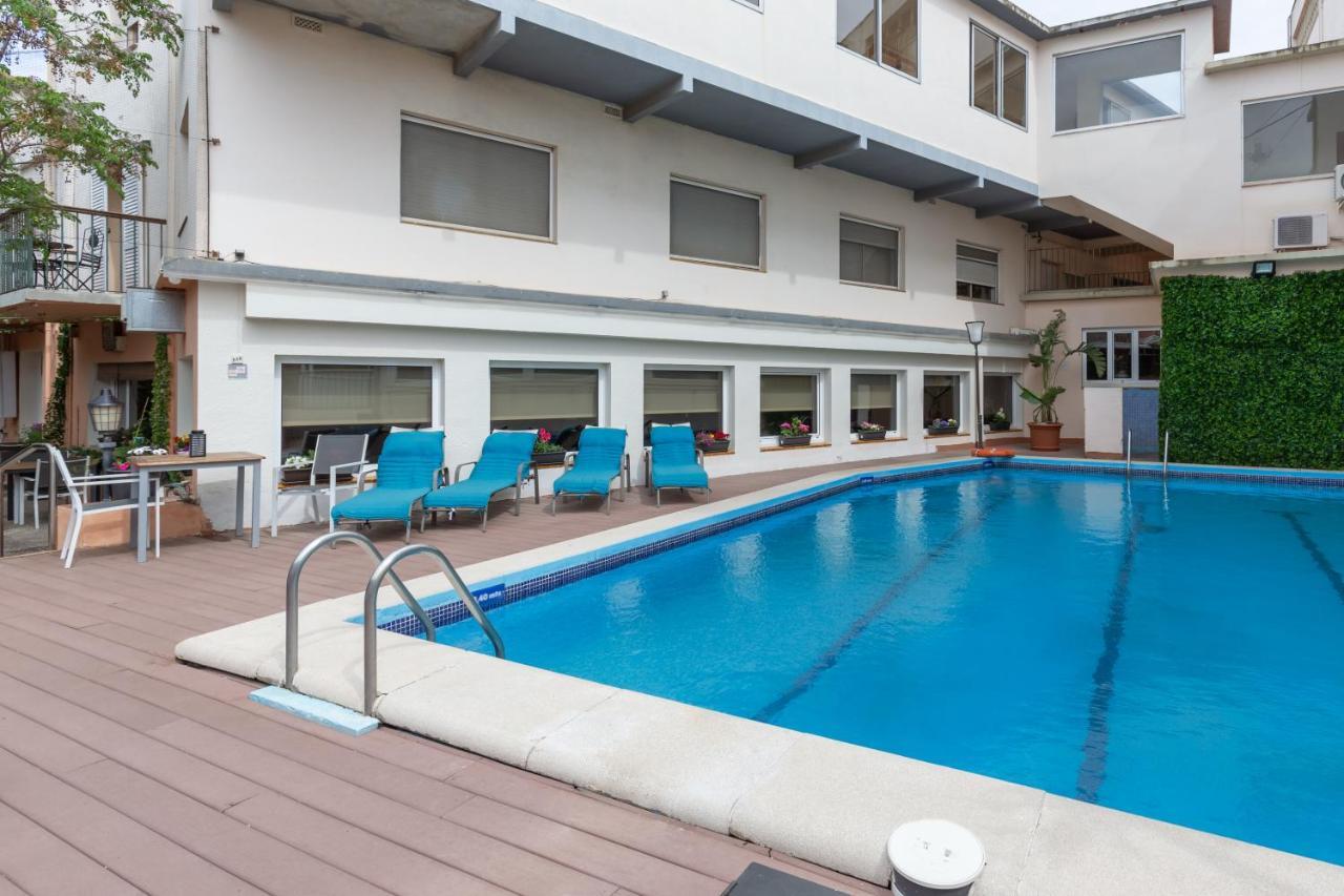 Checkin Trave Hotel Фигерас Екстериор снимка