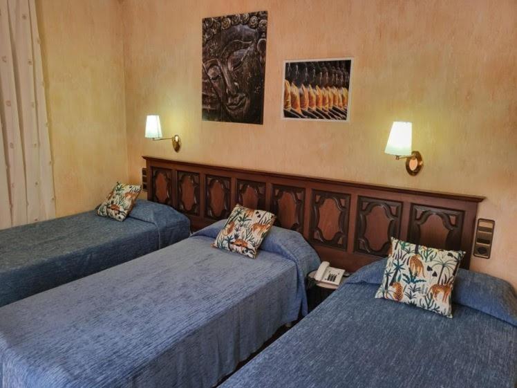 Checkin Trave Hotel Фигерас Екстериор снимка