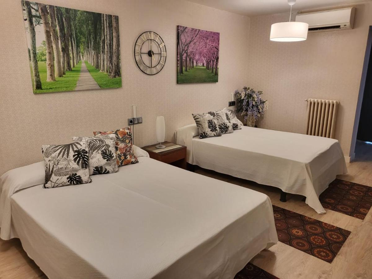 Checkin Trave Hotel Фигерас Екстериор снимка